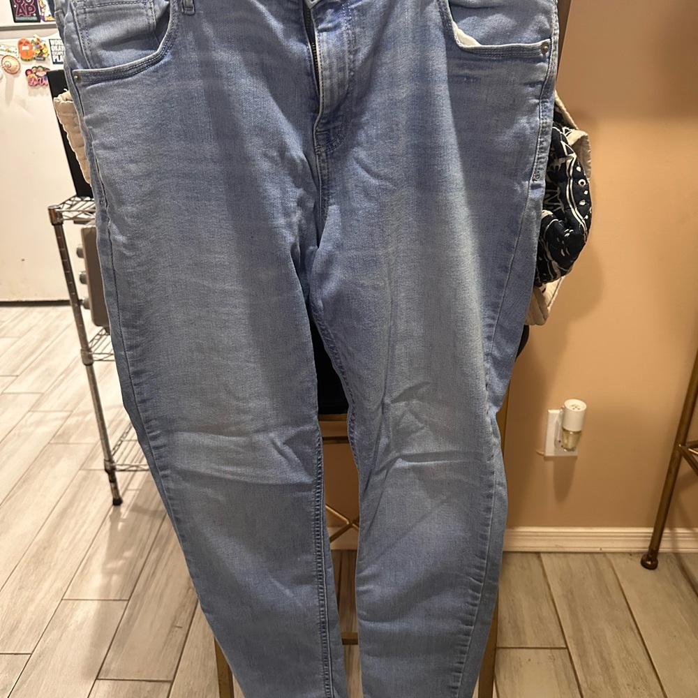 Old Navy Rockstar Super Skinny Jeans with Mid-Rise Fit - Picture 5 of 5